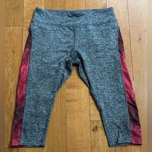LuLaRoe Jade womens athletic capri leggings gray/red size L moisture wicking.